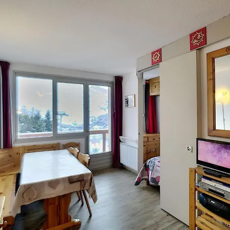 Apartment Les Menuires: 2 Pieces+coin Montagne, 5 Pers, Aux Pieds, Balcon, Ascenseur - Fr-1-178-116 *